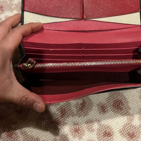 Authentic PRADA Wallet - Picture 3 of 9